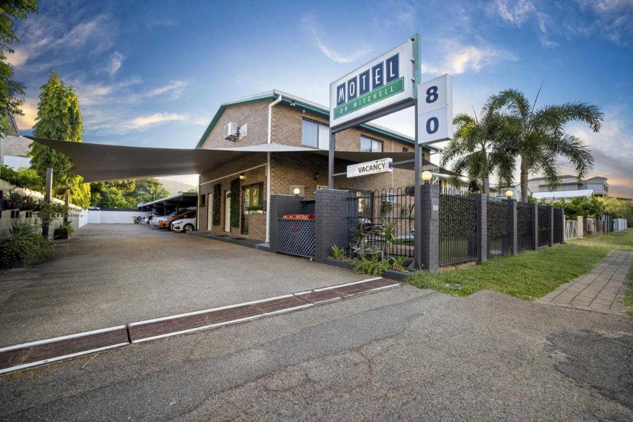 Motel On Mitchell 汤斯维尔 外观 照片
